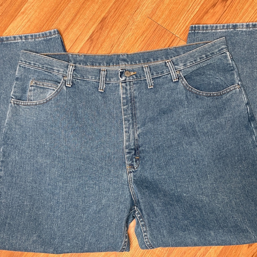 Mens Wrangler medium wash jeans